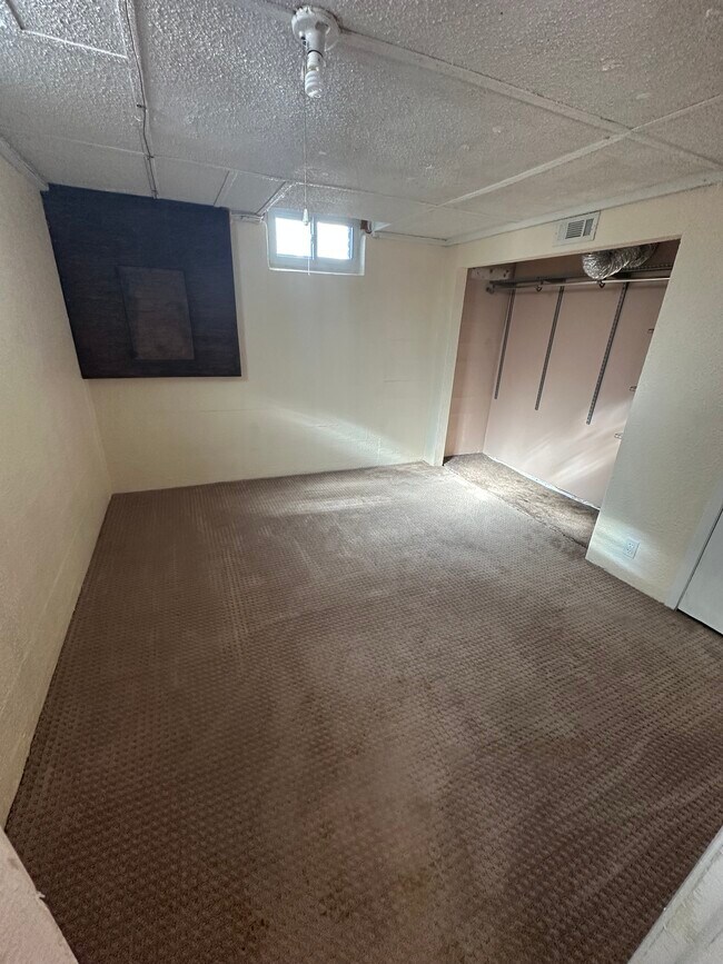 Building Photo - 957 N Ridgewood Dr