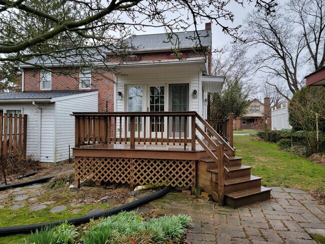 Building Photo - 418 Cherry St