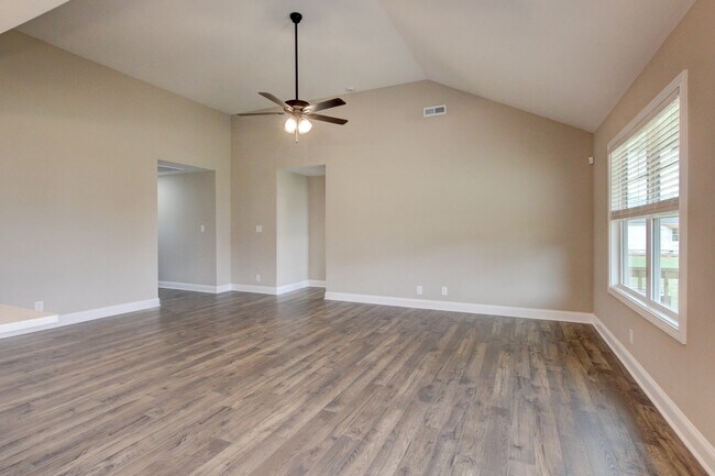 Building Photo - Stunning Like-New Home with Open Floor Pla...