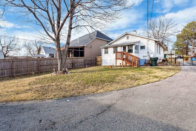 Building Photo - 7070 Winona Ave