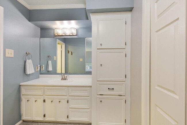 Building Photo - 727 Davis Rd