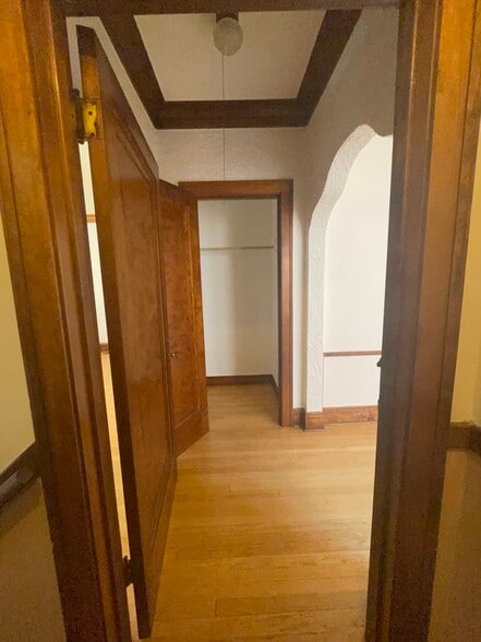 Entry closet - 5655 W Ainslie St