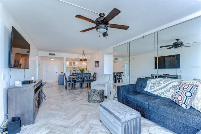 Building Photo - 6322 Palma Del Mar Blvd S