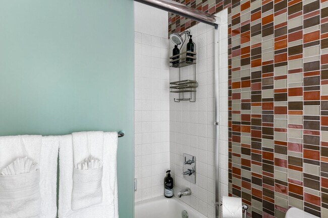 Building Photo - 2842 Sundance Cir W