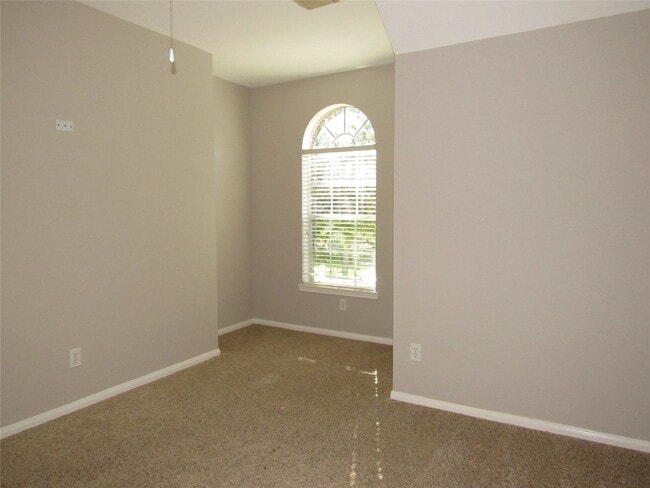 Building Photo - 3519 Englewood Dr