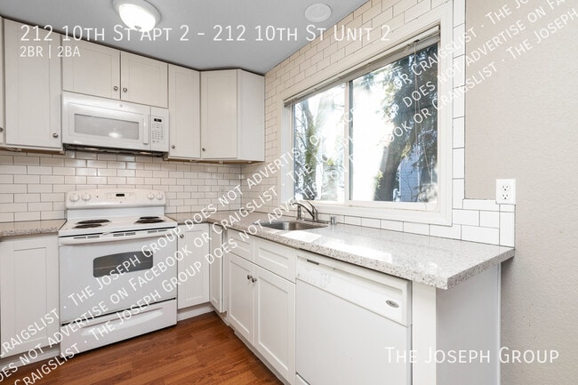 Building Photo - 212 10th St