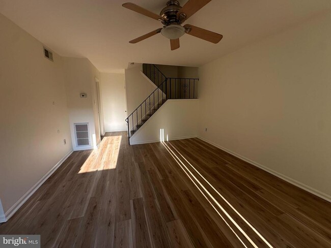 Building Photo - 316 Valley Forge Ct