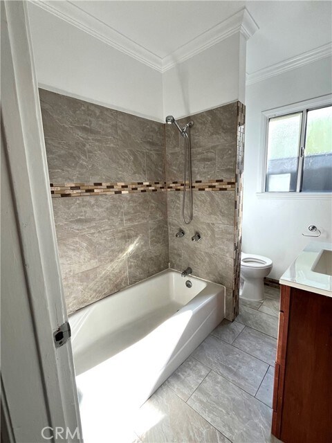 Building Photo - 2720 W 70th St