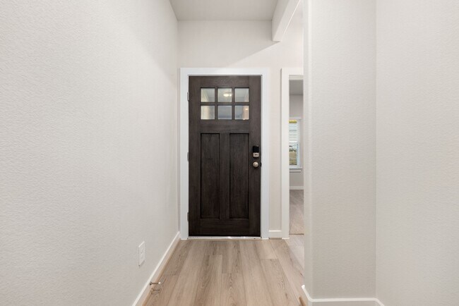 Building Photo - 6611 Castella Dr