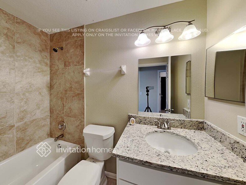 Building Photo - 14149 Castle Rock Dr