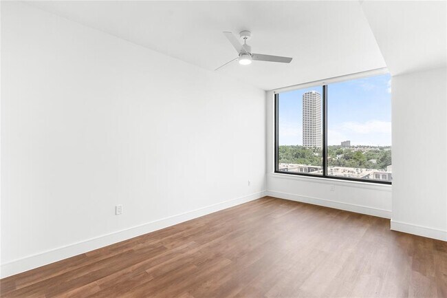 Building Photo - 2311 Westheimer Rd