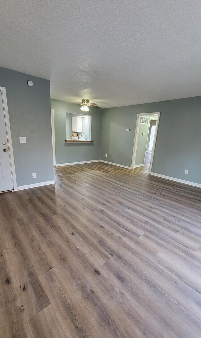 Building Photo - 8721 Countryshire Ln