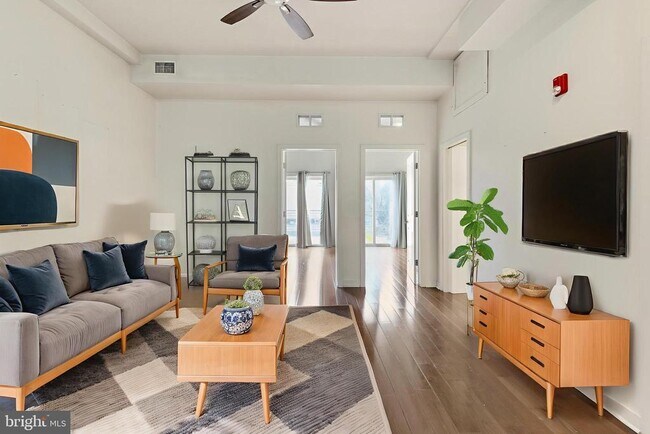 Building Photo - 2031 S Juniper St