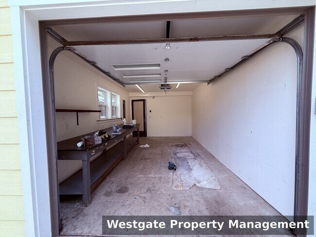 Building Photo - 220 Payran St