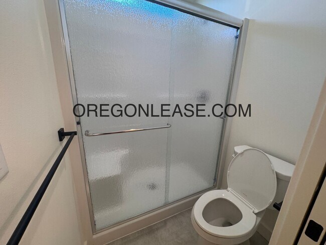 Building Photo - Gorgeous New Construction in Brand New Veneta Subdivision