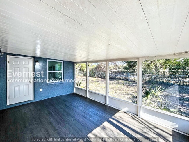 Building Photo - 2 Bed/1 Bath Home with Garage / Pet-Friendly / Coming Soon!