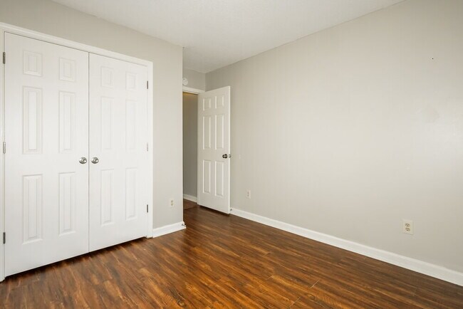 Building Photo - 7631 Tally Ho Dr E