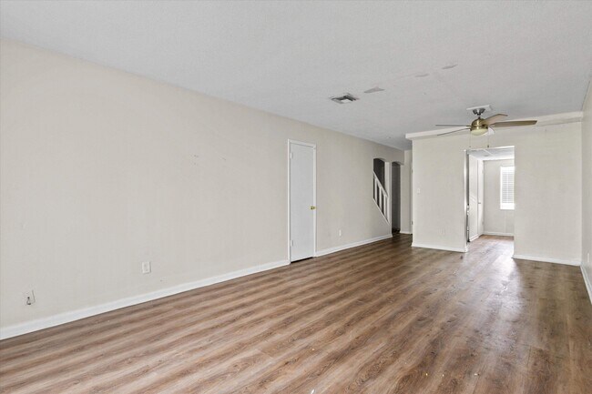 Building Photo - 2325 W Pensacola St