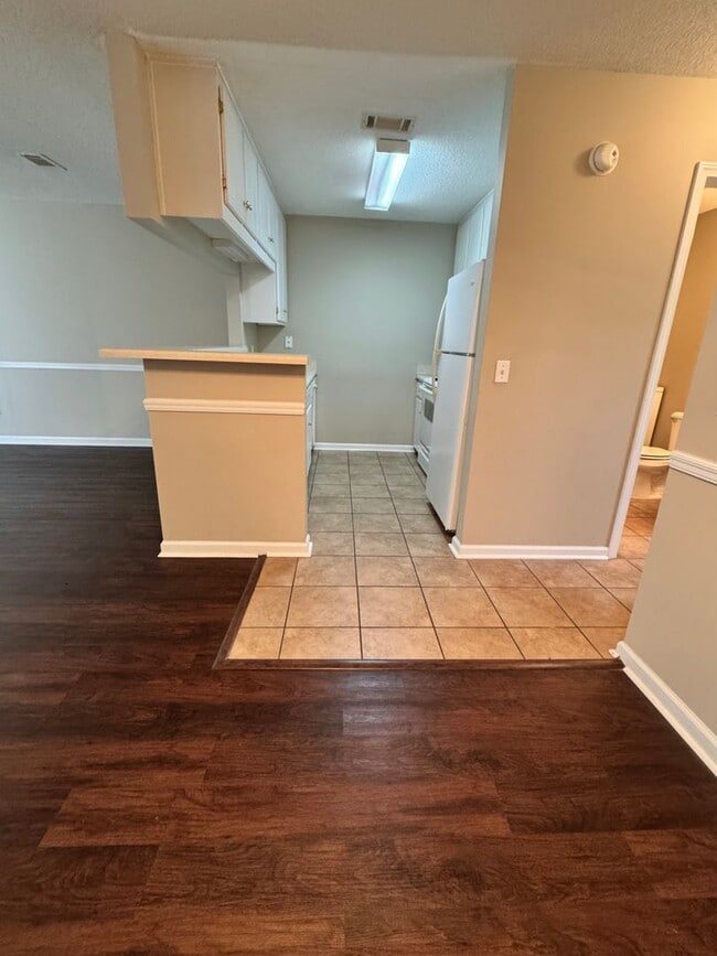 Building Photo - 128 N Springview Dr