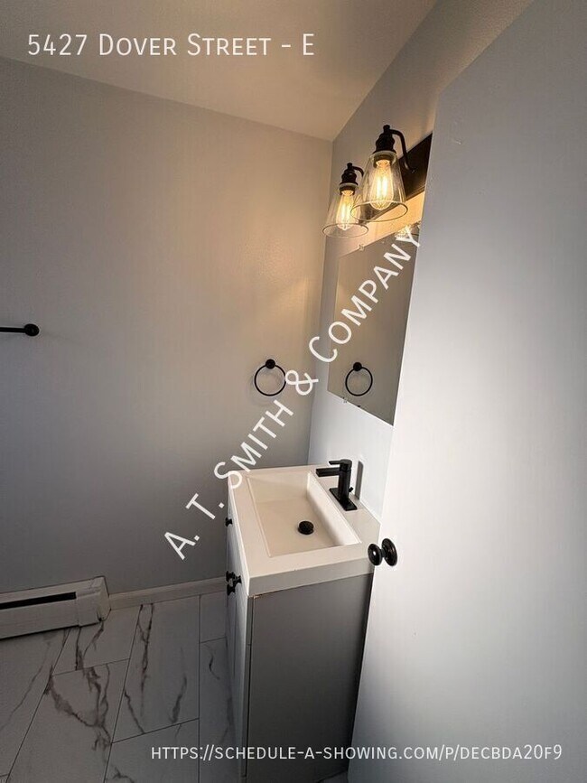 Building Photo - 5427 Dover St