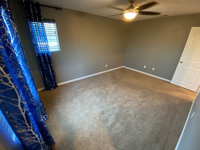 Building Photo - Beautiful home in desirable neighborhood for rent in Visalia CA