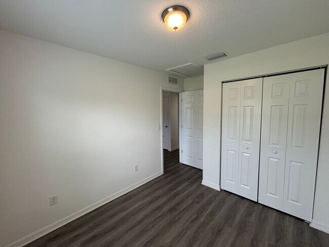 Building Photo - 103 Marion Oaks Dr