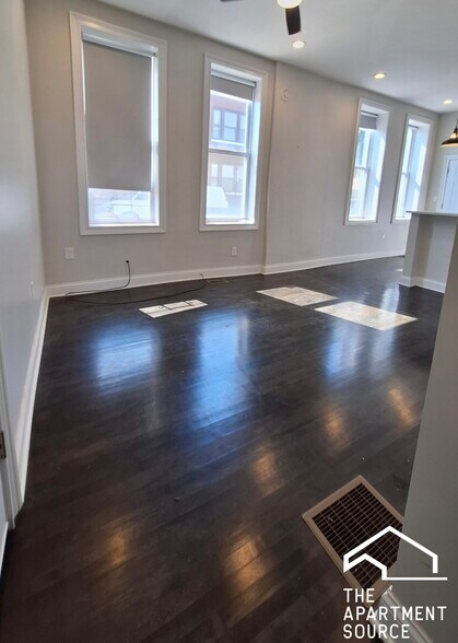Building Photo - 2030 W 23rd St