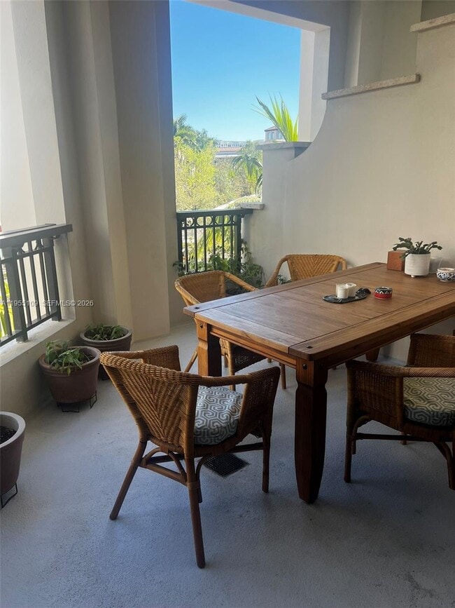 Building Photo - 301 Altara Ave