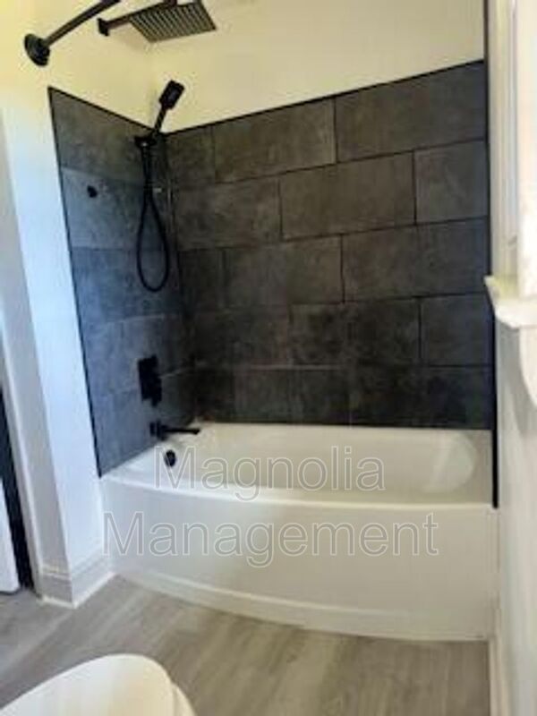 Building Photo - 471 Shepard Rd