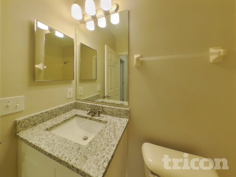 Building Photo - 15108 Deer Meadow Dr