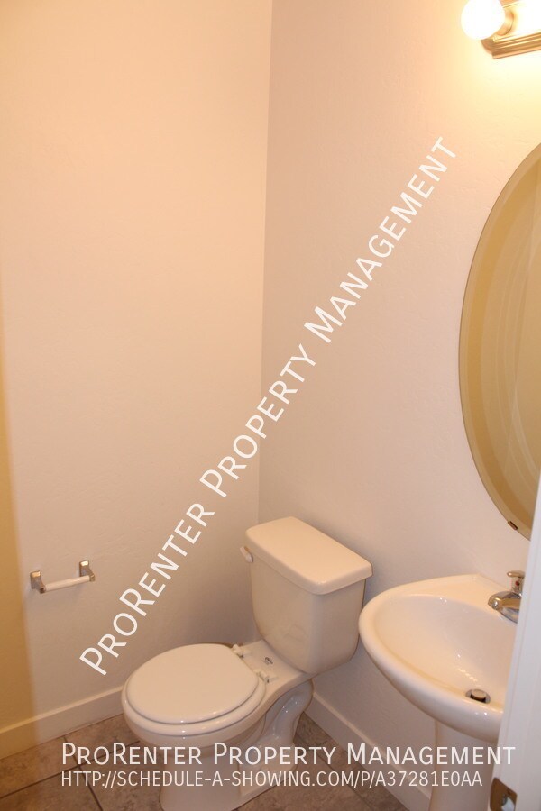 Building Photo - 1045 Stonehaven Dr