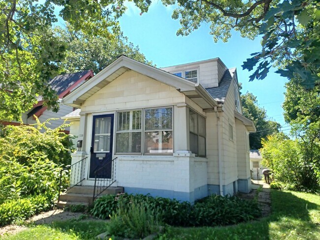 Primary Photo - 1330 Selby Ave