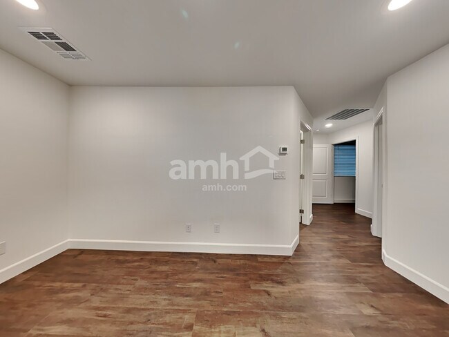 Building Photo - 132 Charmante Tulip Ln