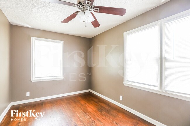Building Photo - 3419 S Home Ave