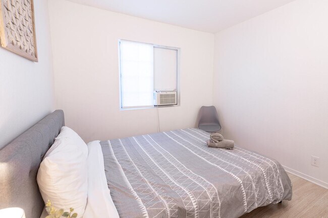 Building Photo - Cozy Zen Retreat Home with 4BD+3BA  Share ...