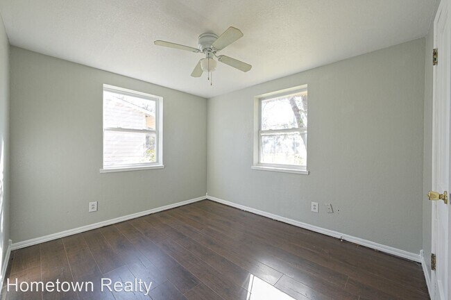 Building Photo - 3 br, 1 bath House - 4016 SE 22nd Street
