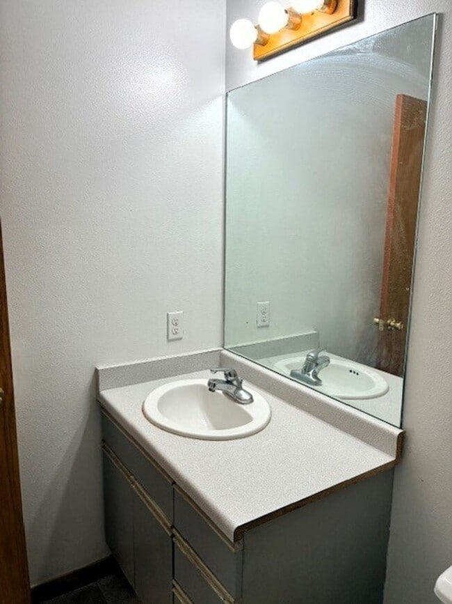 Building Photo - 22 Fawn Ct