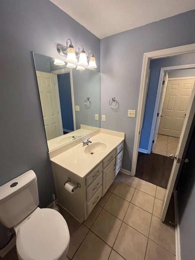 Building Photo - 102 Rosebud Cir