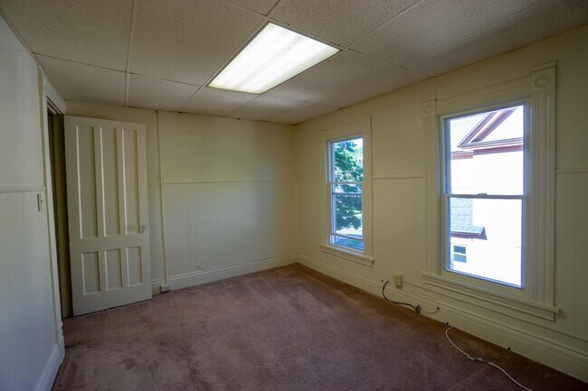 Building Photo - 129 Dell St