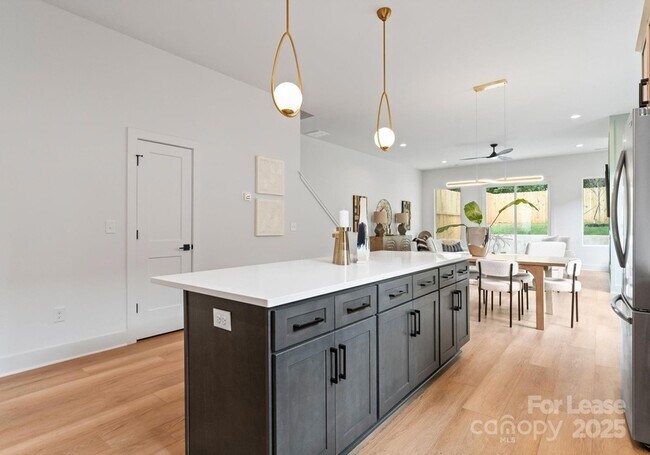 Building Photo - 2411 Pruitt St