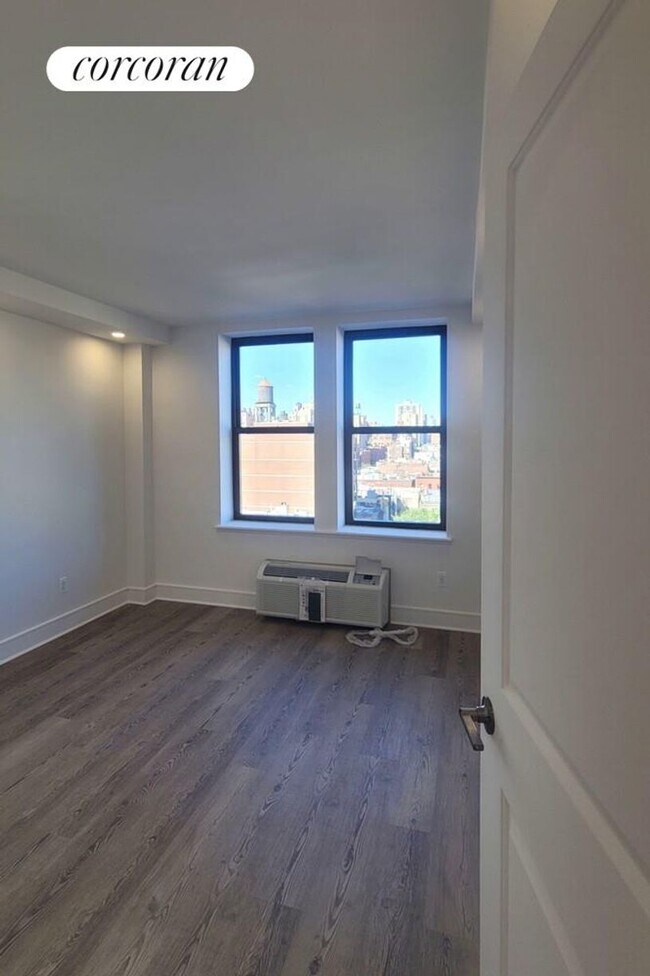 Building Photo - 45 W 81st St