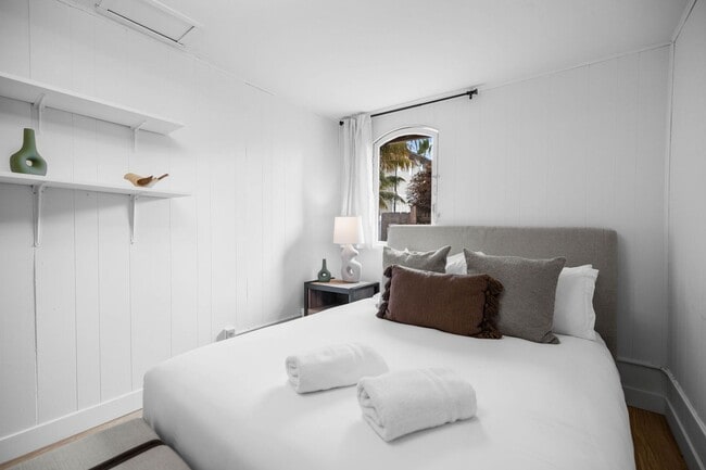 Building Photo - 344 Bonair St