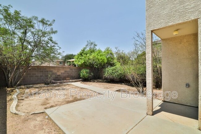 Building Photo - 1330 S Red Rock St