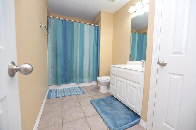Building Photo - 3 Bed Single-Family Home in Timbergrove Terrace 77008 in Gated Community