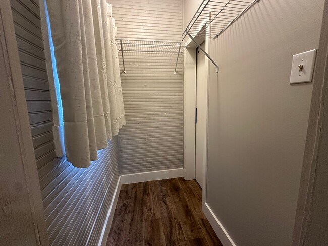 Building Photo - Welcome to your dream home in Russellville, AR!