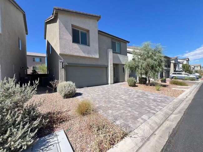 Building Photo - Beautiful 3-story home with 4 bedrooms and 3.5 bathrooms