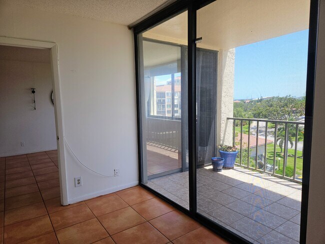 Building Photo - 6218 Palma Del Mar Blvd S