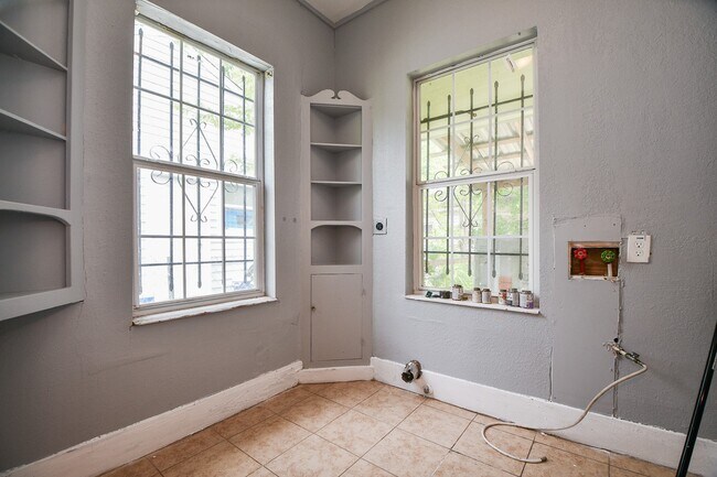 Building Photo - 3319 Holman St