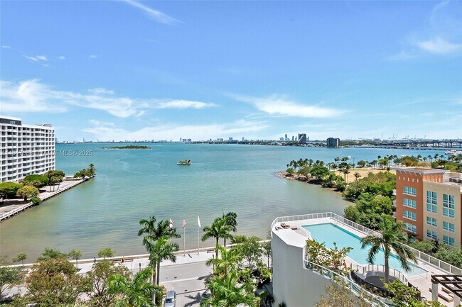 Building Photo - 2020 N Bayshore Dr