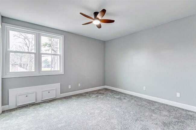 Building Photo - 1727 Cloister Dr